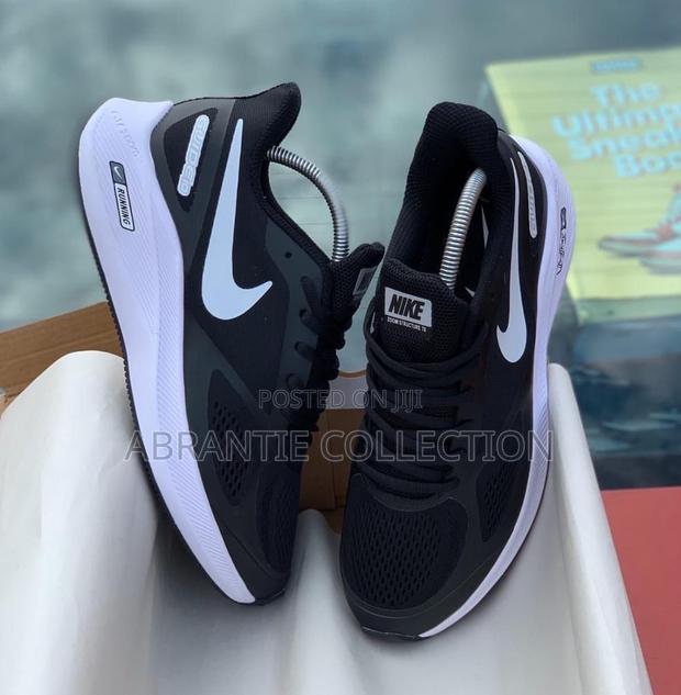 Nike Guide Running Sneakers · Photo 2