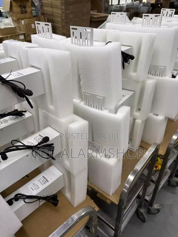 Battery Solar Camera Mounting Panel Bracket · Photo 4