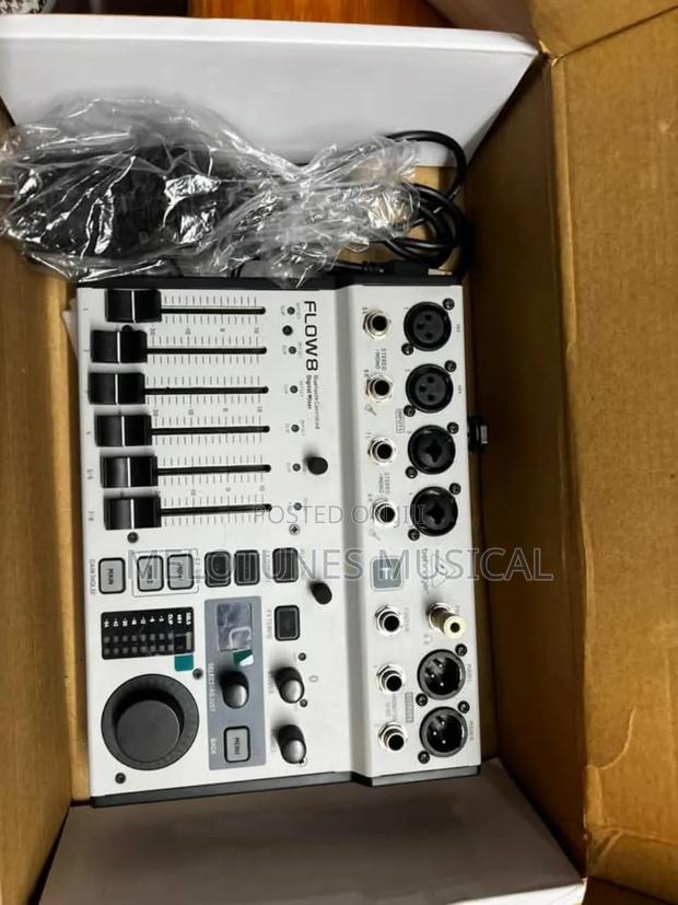 Behringer Flow 8 Digital Mixer. · Photo 1