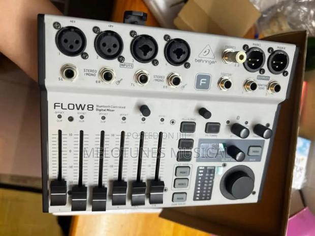 Behringer Flow 8 Digital Mixer. · Photo 2
