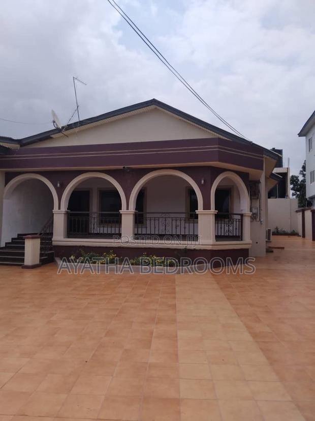 3bdrm House in Ayathar Bedroom, New Town for rent · Photo 1
