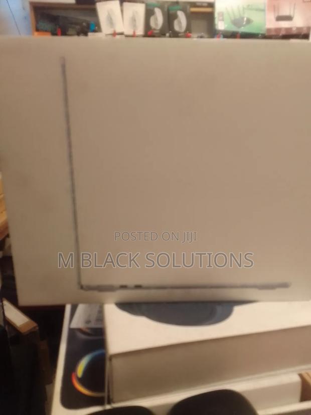 New Laptop Apple MacBook Air 16GB Apple M4 SSD 512GB · Photo 2