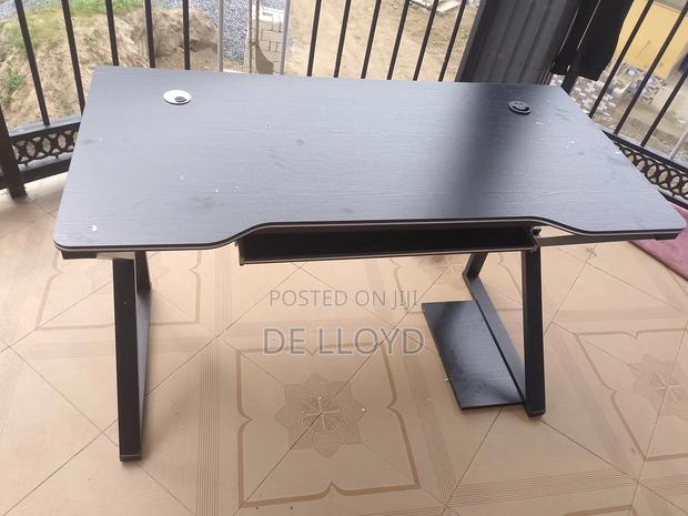 Game Table With Keyboard Tray (120 By 60 ) · Photo 2