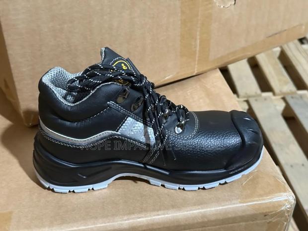 New Safetoe S3 Boot - Antibacterial & Reflective Sole. · Photo 4