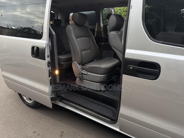 Hyundai Starex 2015 Silver · Photo 4