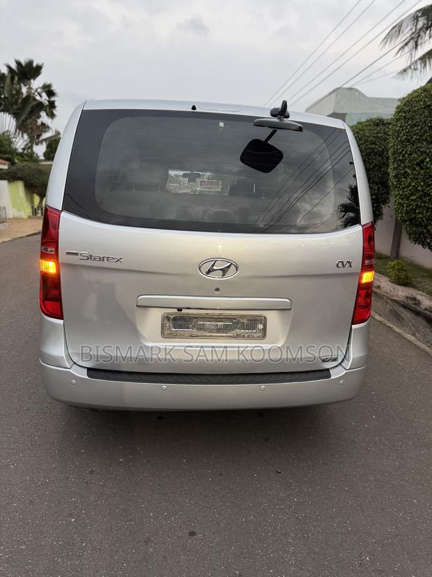 Hyundai Starex 2015 Silver · Photo 5