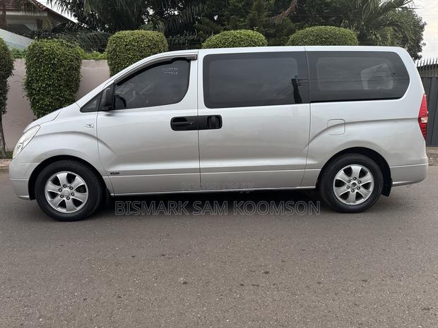 Hyundai Starex 2015 Silver · Photo 7
