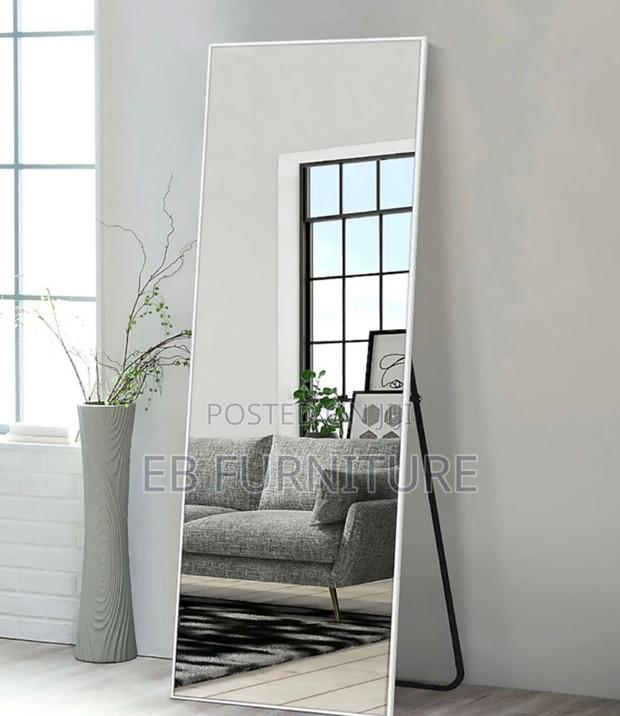 Full Body Mirror With Stand · Photo 1