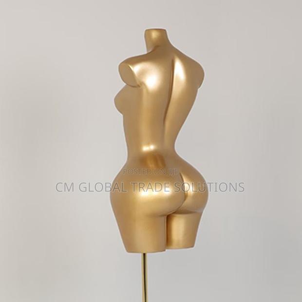 BBL Mannequin · Photo 1
