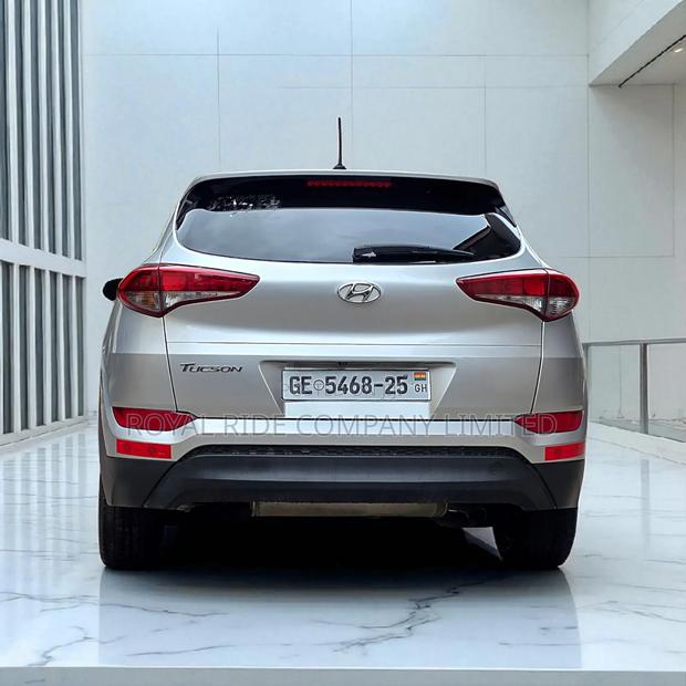 Car Rental- Hyundai Tucson · Photo 5
