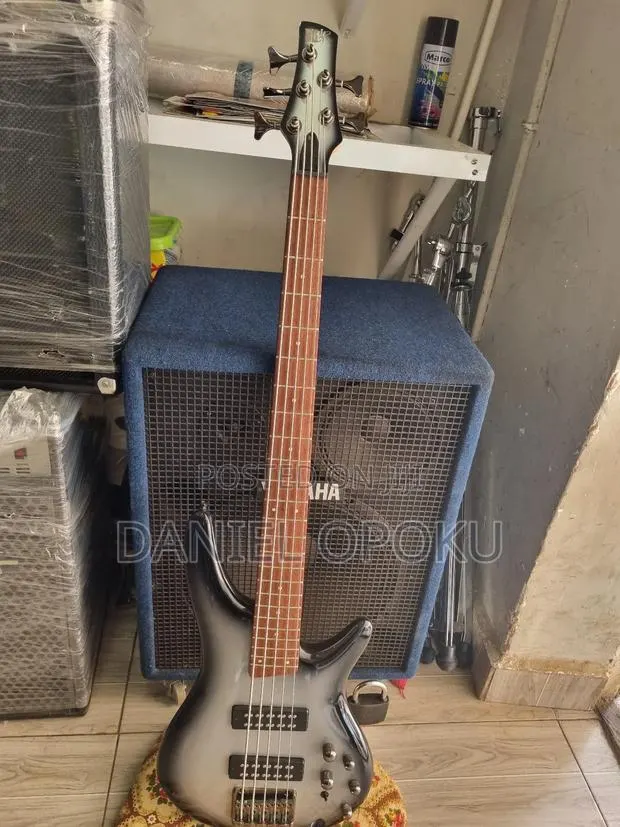 Ibanez Bass Guitar · Photo 1