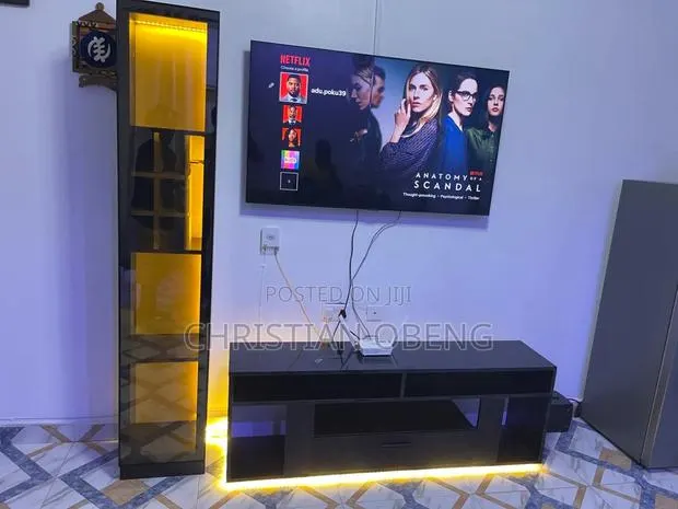 TV Wall Unit With Glass · Photo 1