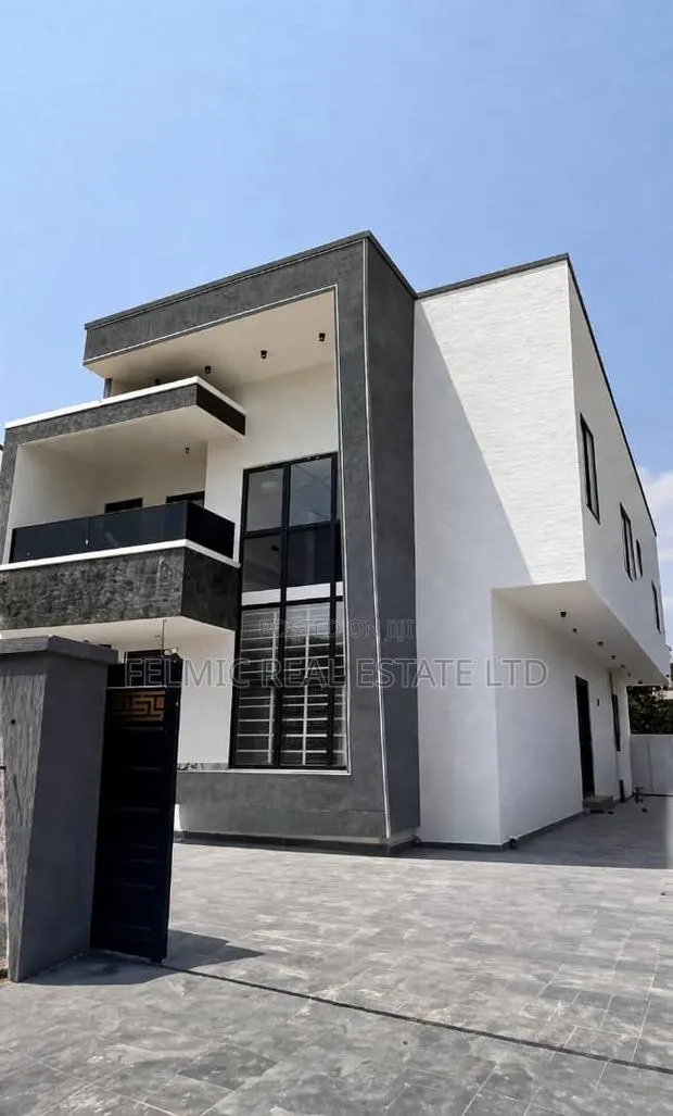 4bdrm Duplex in Felmic Real Estate, Sakumono for sale · Photo 1