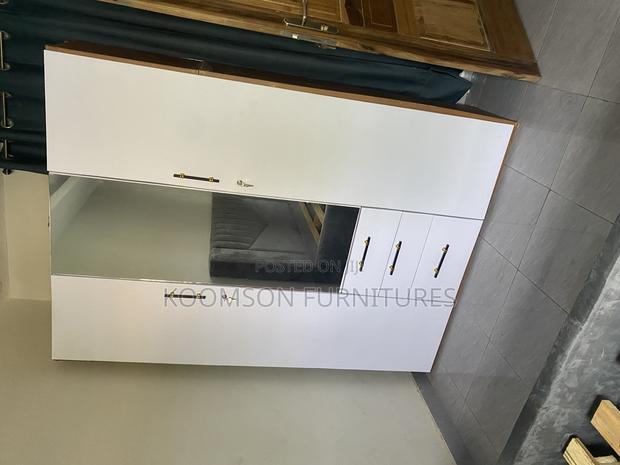Quality Wardrobe With Mirror · Photo 1