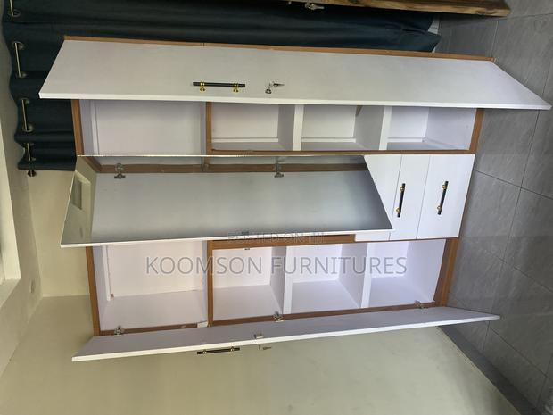 Quality Wardrobe With Mirror · Photo 2