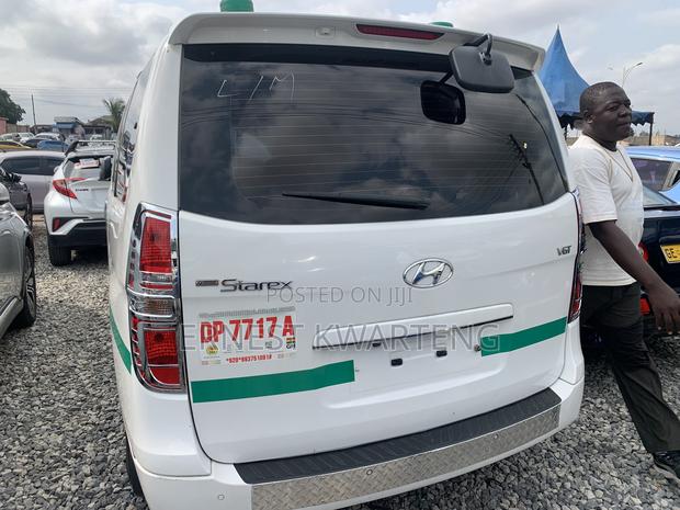 Hyundai H-100 2003 White · Photo 2