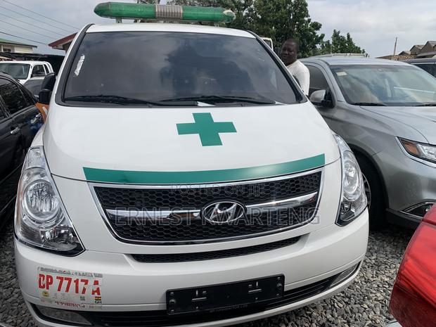 Hyundai H-100 2003 White · Photo 1
