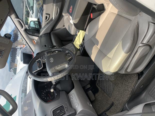 Hyundai H-100 2003 White · Photo 4