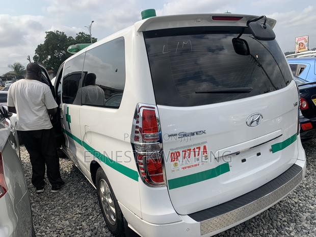 Hyundai H-100 2003 White · Photo 6