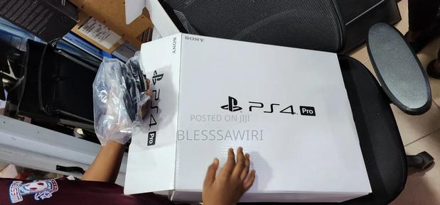 Usa Sony Ps4 Pro Console 1tb With Original Box Plus Cod Vanguard Cd · Photo 3