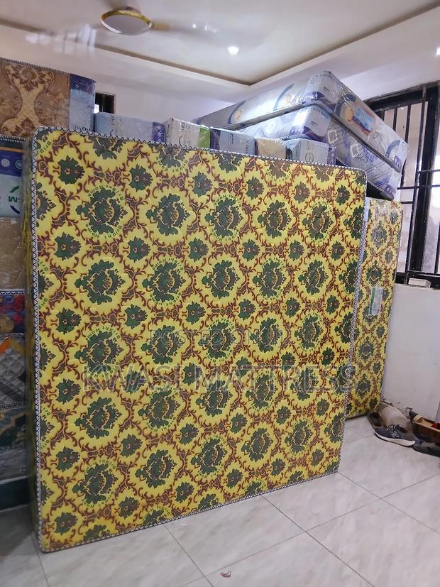 13 Inches Super High Density Queen Size Mattress · Photo 2