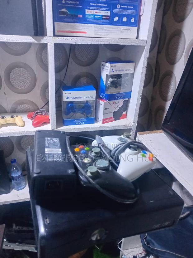 Xbox360 With 14 Games · Photo 2