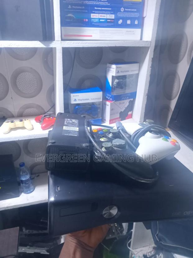 Xbox360 With 14 Games · Photo 3