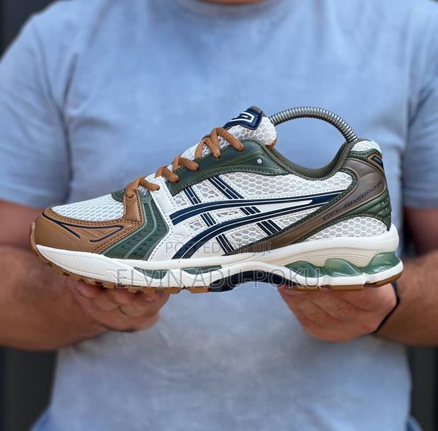 Asics Gel-kayano 14 “ Army Green / Brown “ · Photo 1