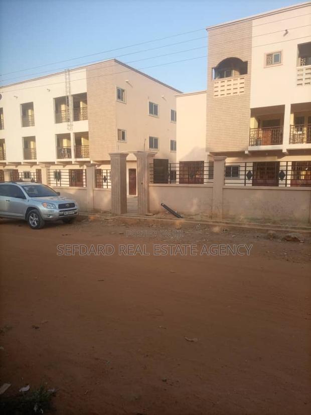 20bdrm Apartment in Amasaman for sale · Photo 1