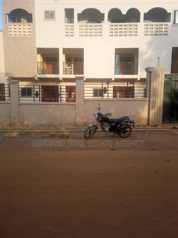 20bdrm Apartment in Amasaman for sale · Photo 7