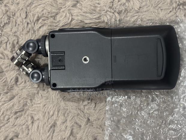 Tascam L X8 32-Bit Float 8ch Zoom Recorder · Photo 6