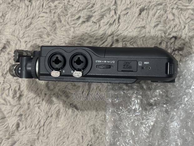 Tascam L X8 32-Bit Float 8ch Zoom Recorder · Photo 7