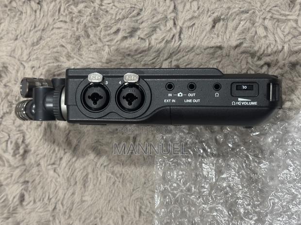Tascam L X8 32-Bit Float 8ch Zoom Recorder · Photo 4