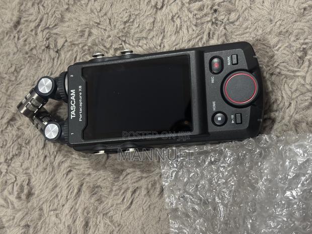 Tascam L X8 32-Bit Float 8ch Zoom Recorder · Photo 3