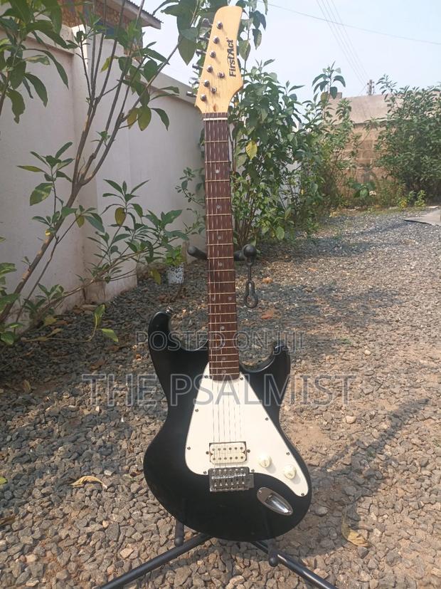 First Act 222 Electric Guitar · Photo 1