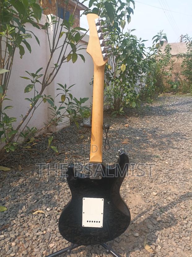 First Act 222 Electric Guitar · Photo 5