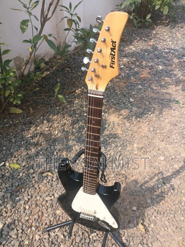 First Act 222 Electric Guitar · Photo 6