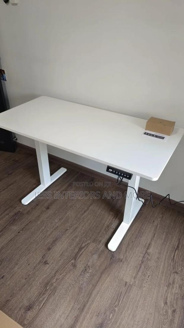 Electric Adjustable Table (1.2) · Photo 1