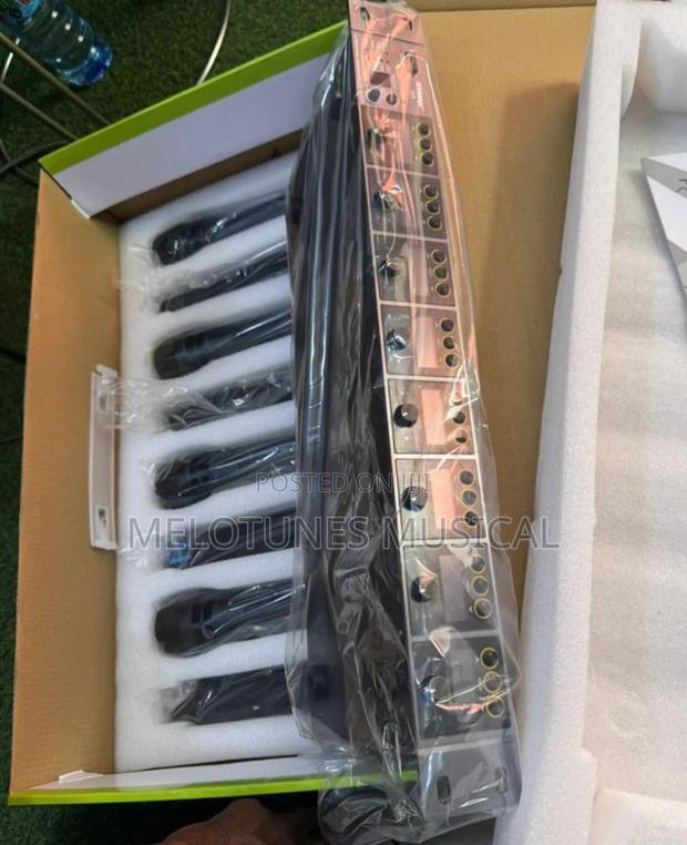 Shure A8 8-in-1 Professional Wireless Microphone System · Photo 1