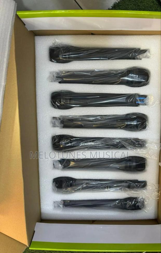 Shure A8 8-in-1 Professional Wireless Microphone System · Photo 2