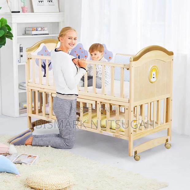 Modern Wooden Baby Cot Bed · Photo 3