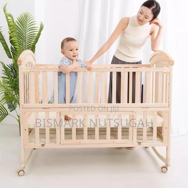 Modern Wooden Baby Cot Bed · Photo 2