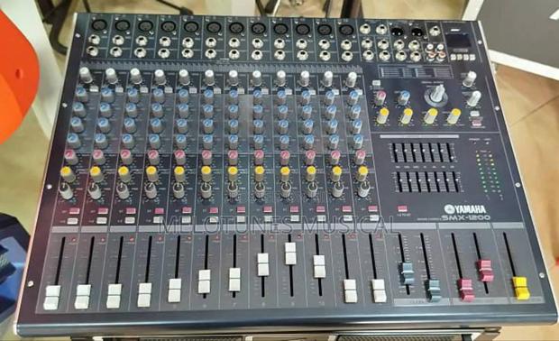 Yamaha SMX-1200 12-Channel Professional Audio Mixer, · Photo 1