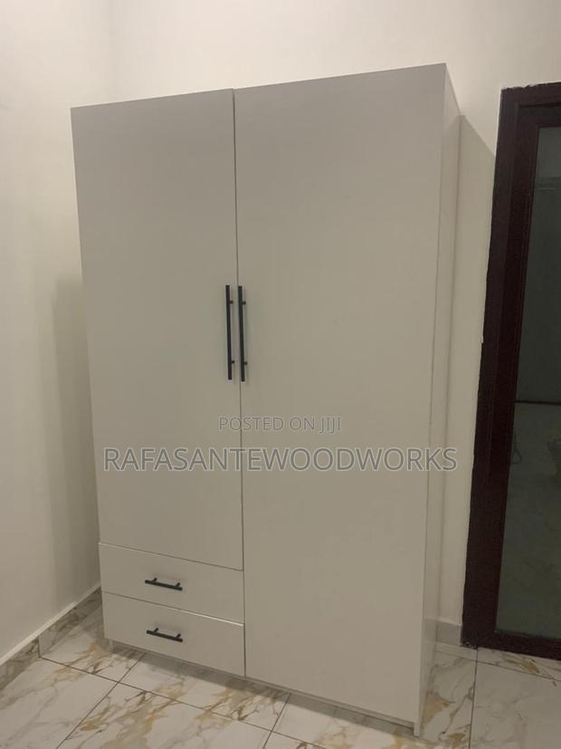 Raf Wardrobe With Laminated · Photo 1