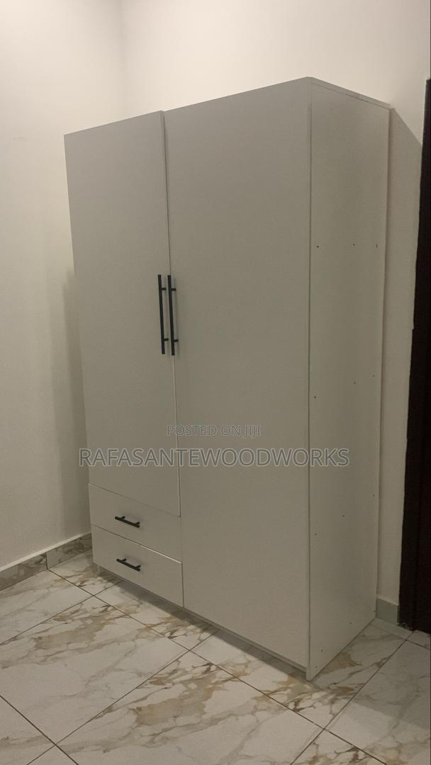 Raf Wardrobe With Laminated · Photo 2