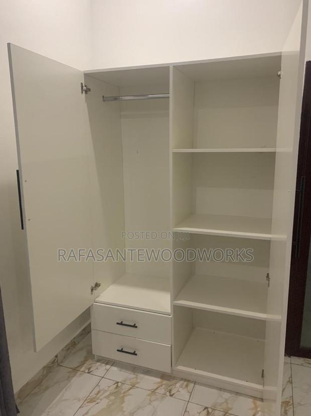 Raf Wardrobe With Laminated · Photo 3