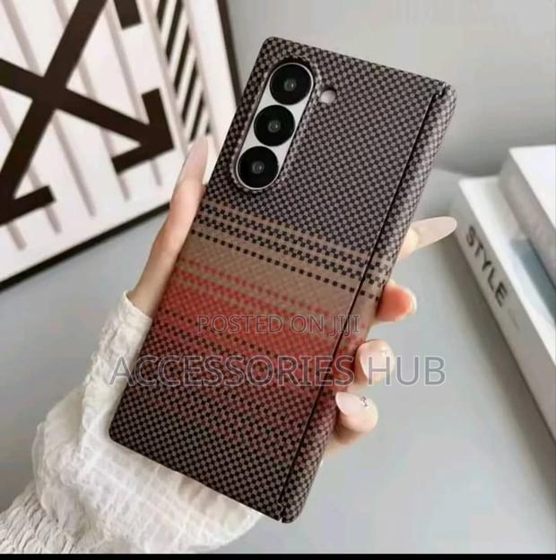 Z Fold 4,5,6,7 Carbon Fiber Quality Cases With Screen Protectors · Photo 1