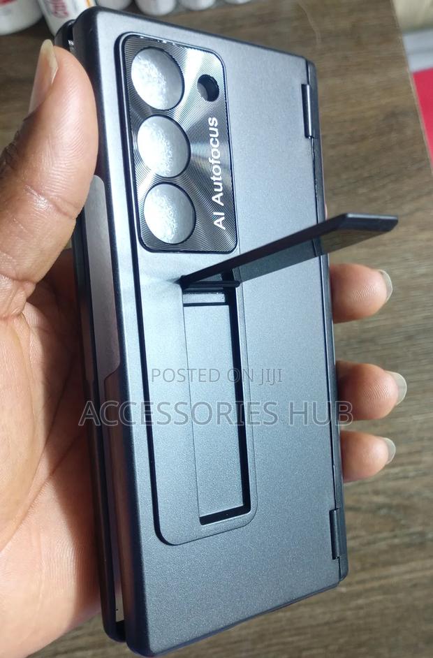 Z Fold 6 Cases With a Stand and a Screen Protector · Photo 2