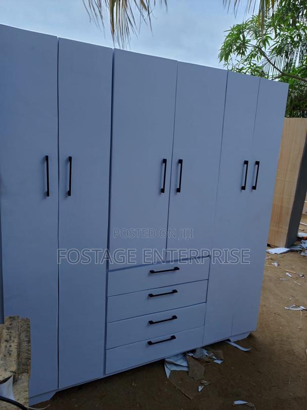 Strongly Designed Stylish Wardrobe · Photo 1
