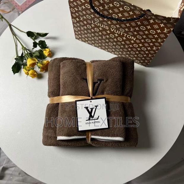 2 Pieces Coffee Brown Towels Available · Photo 1
